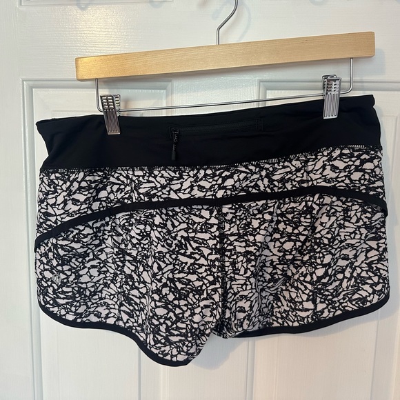 lululemon athletica Black and White speed up short. - Picture 3 of 4